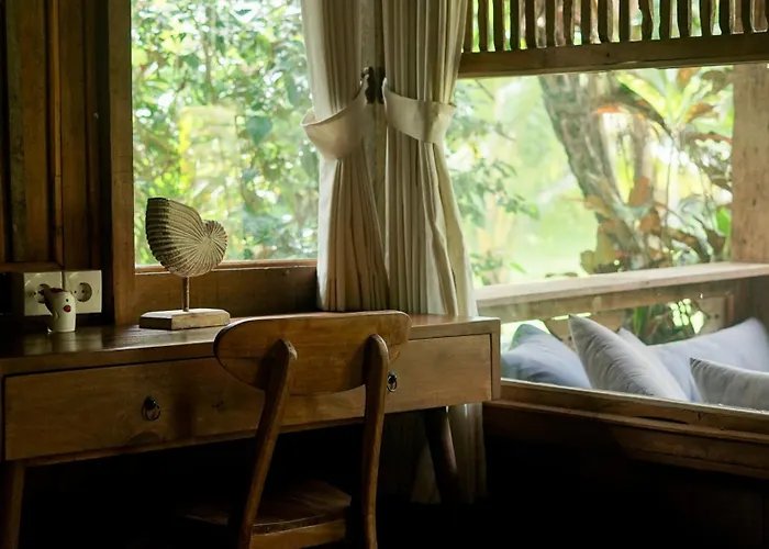 Tree House ホリデーパーク 4*