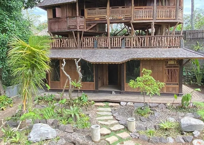 ホリデーパーク Tree House 4*